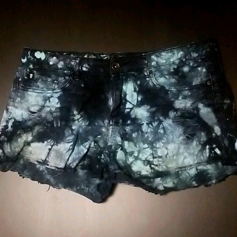 Acid washed shorts